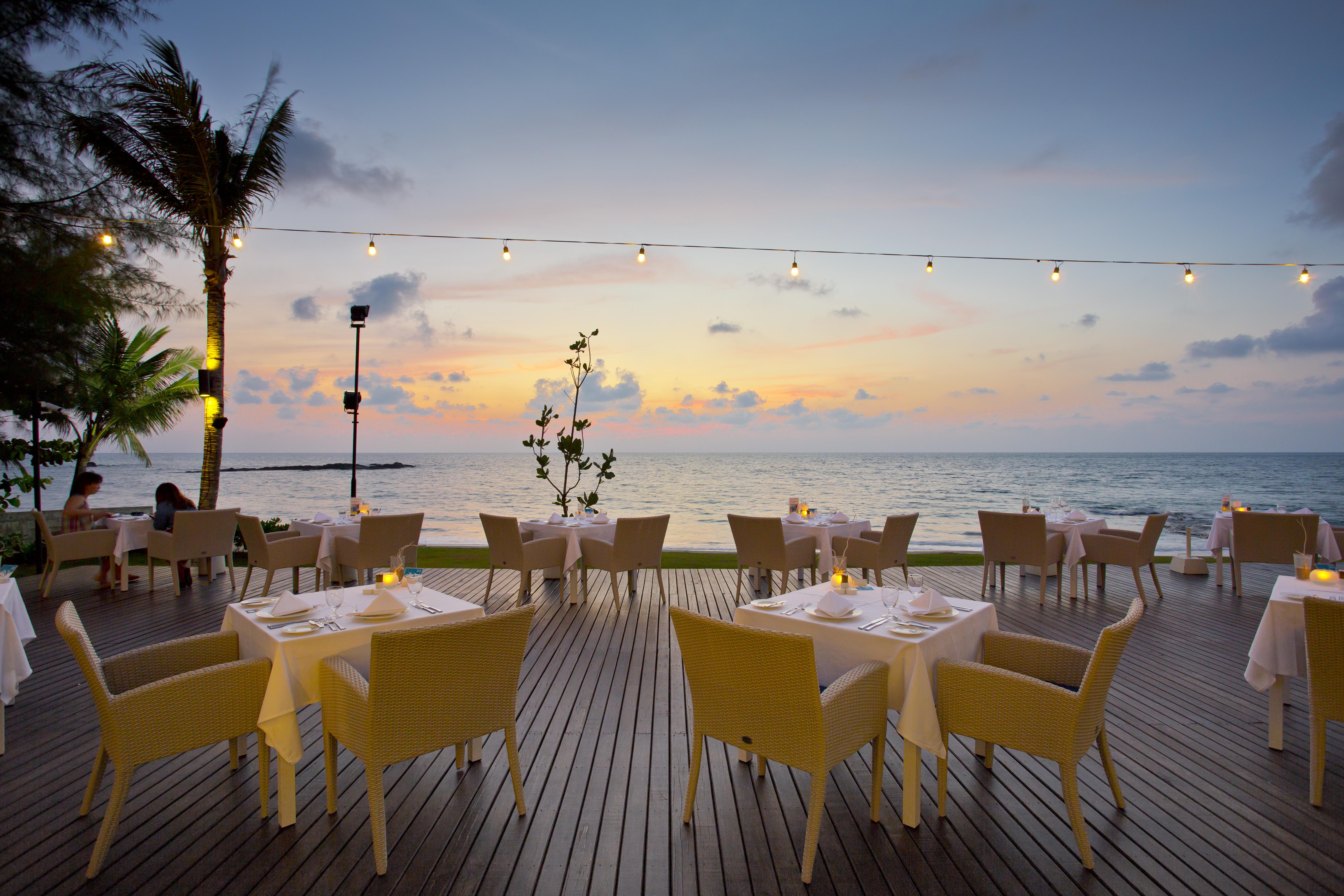 The Sands Khao Lak By Katathani - Sha Extra Plus Exterior foto Sunset at the beach