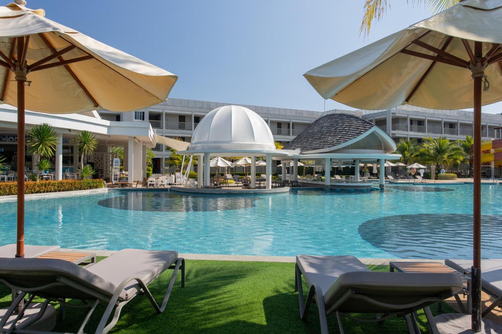 The Sands Khao Lak By Katathani - Sha Extra Plus Exterior foto The swimming pool at the resort