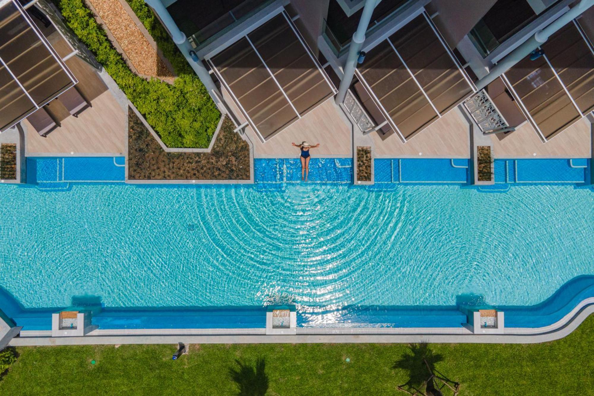 The Sands Khao Lak By Katathani - Sha Extra Plus Exterior foto Aerial view of a swimming pool
